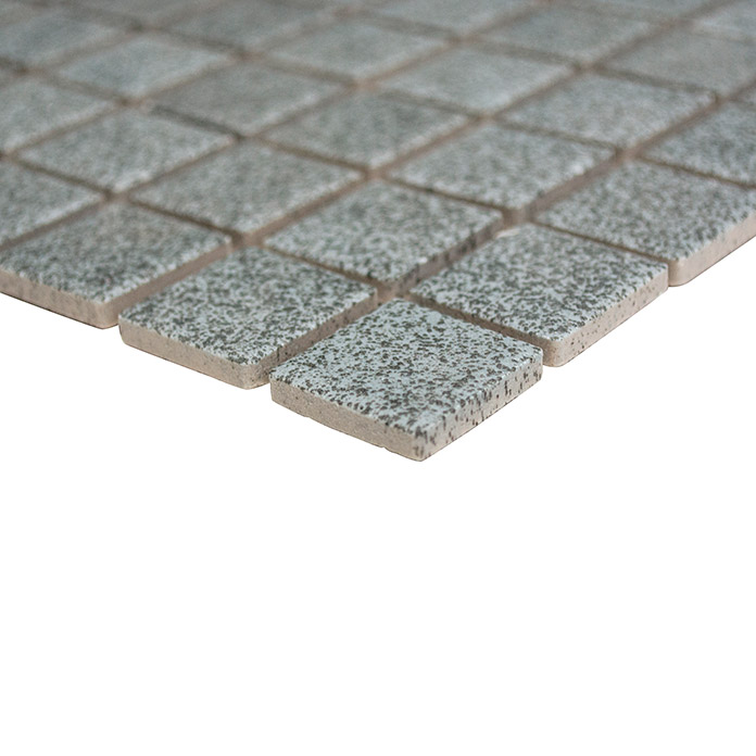 Mosaïque en céramique à petits carrés uni gris pierre